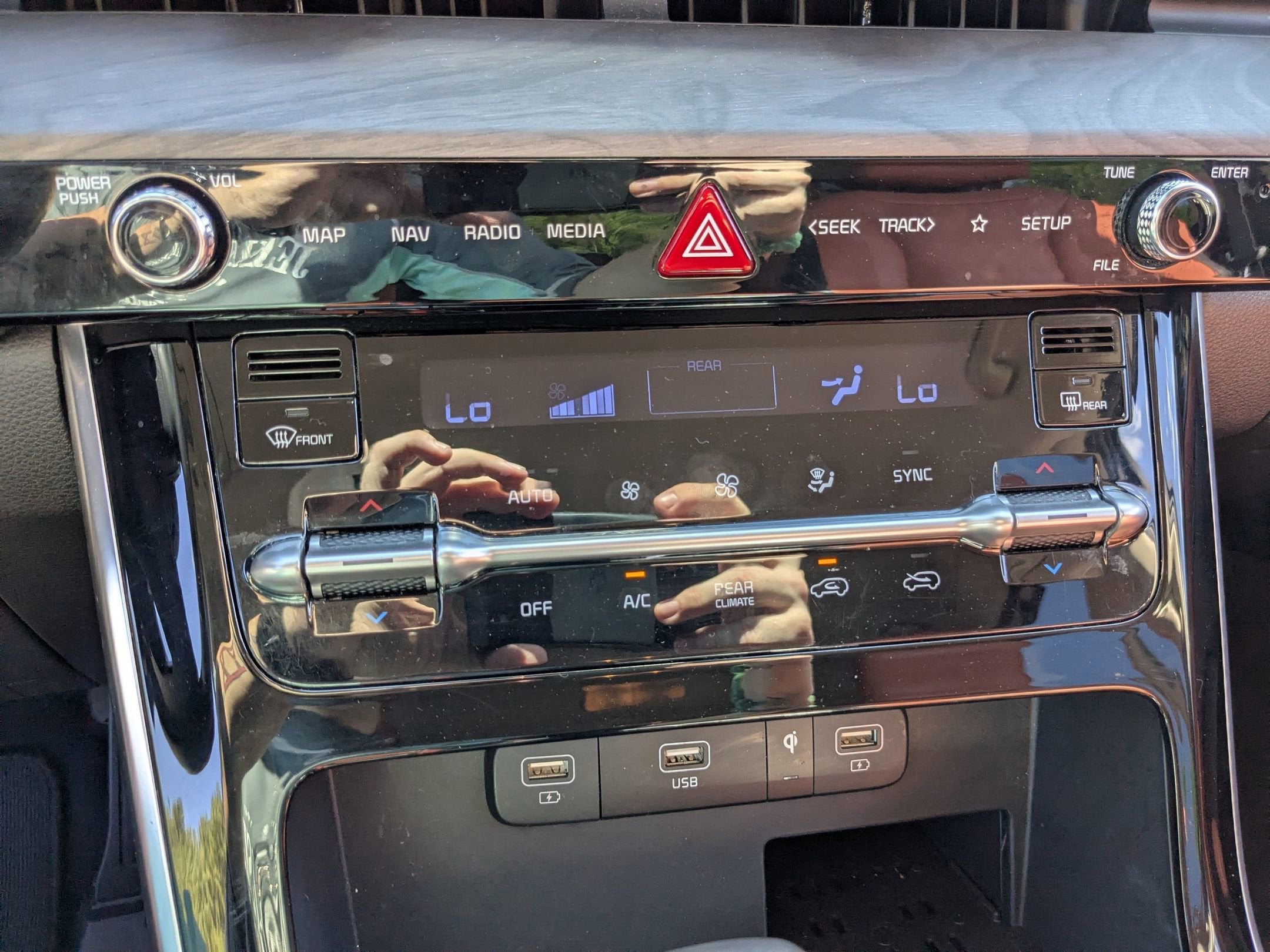 2024 Kia Carnival SX