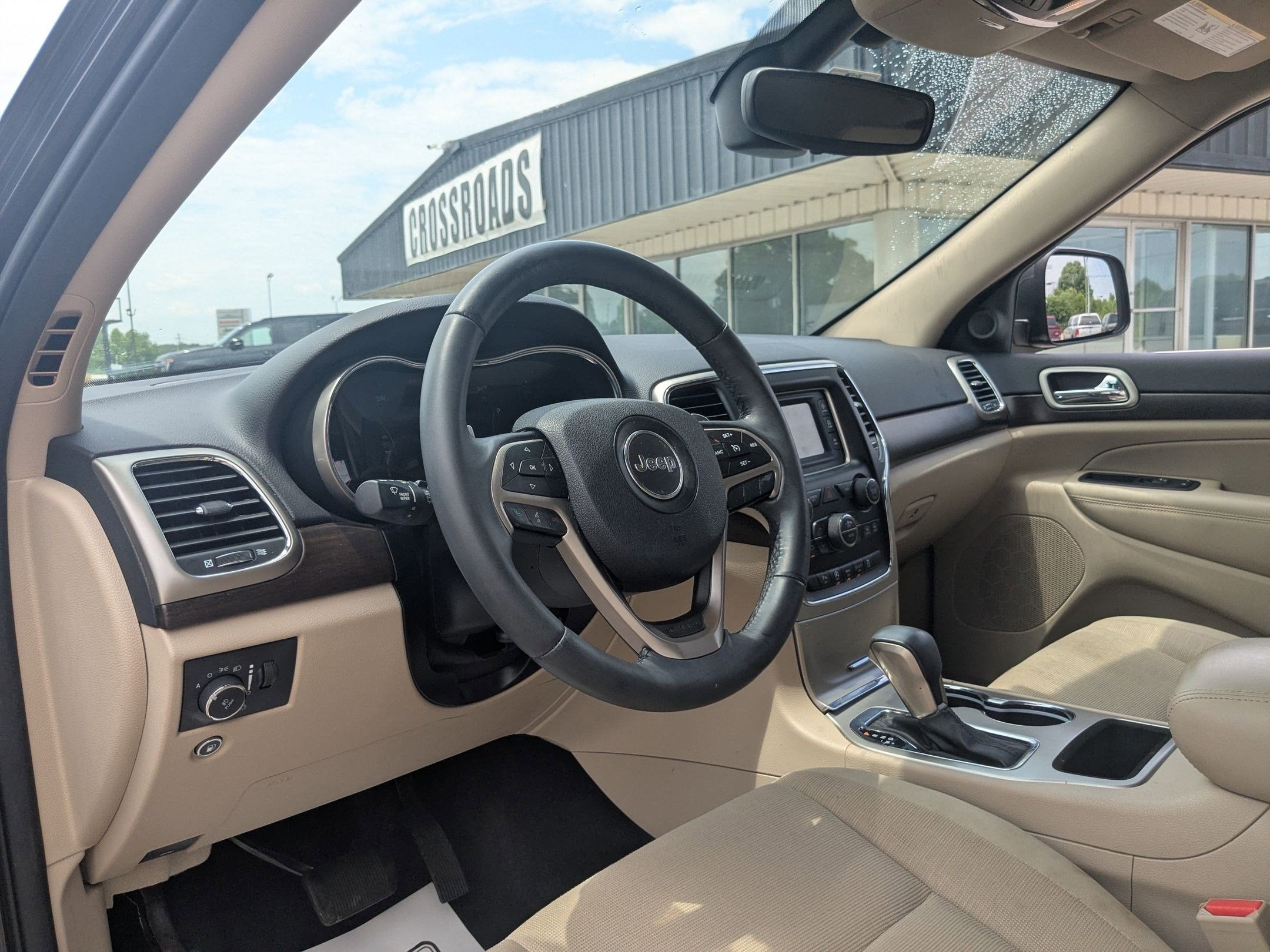 2017 Jeep Grand Cherokee Laredo 4x2