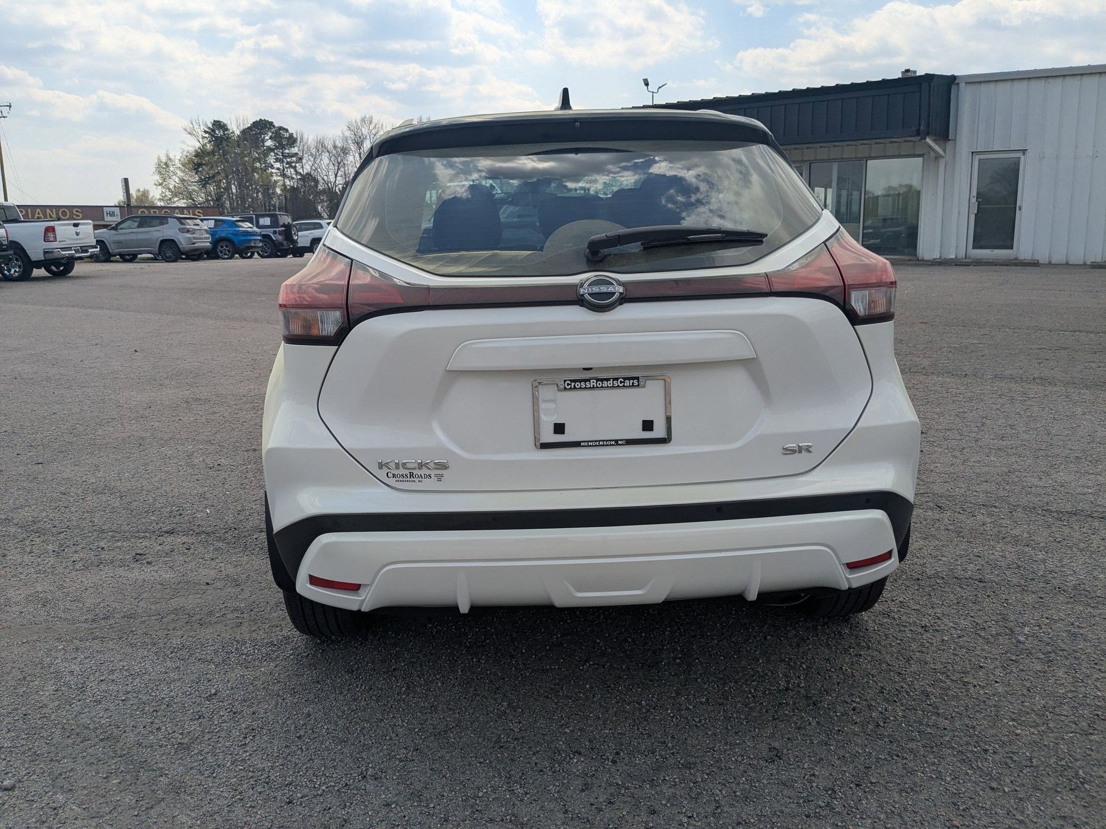 2023 Nissan Kicks SR Xtronic CVT