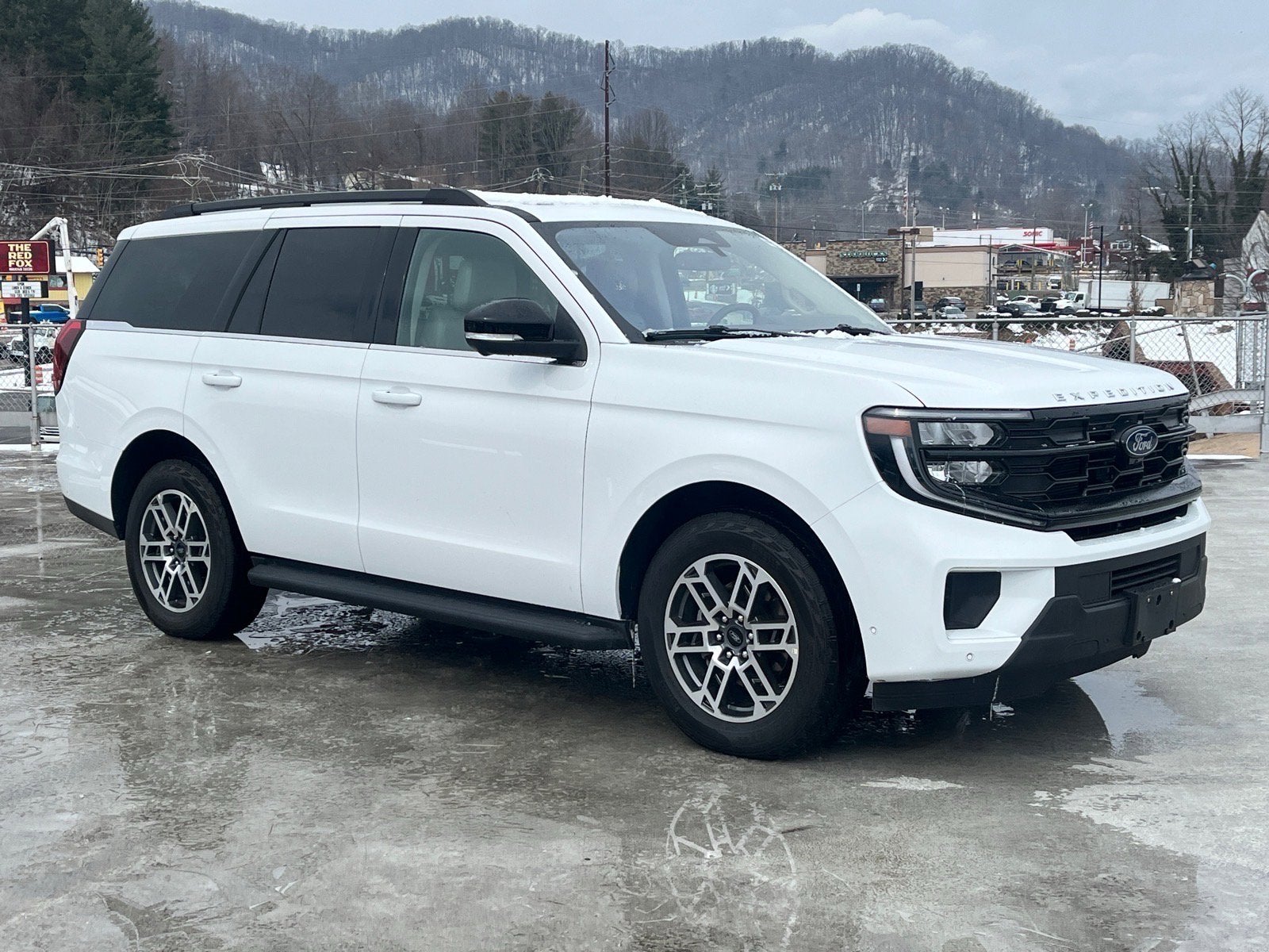 2025 Ford Expedition Active