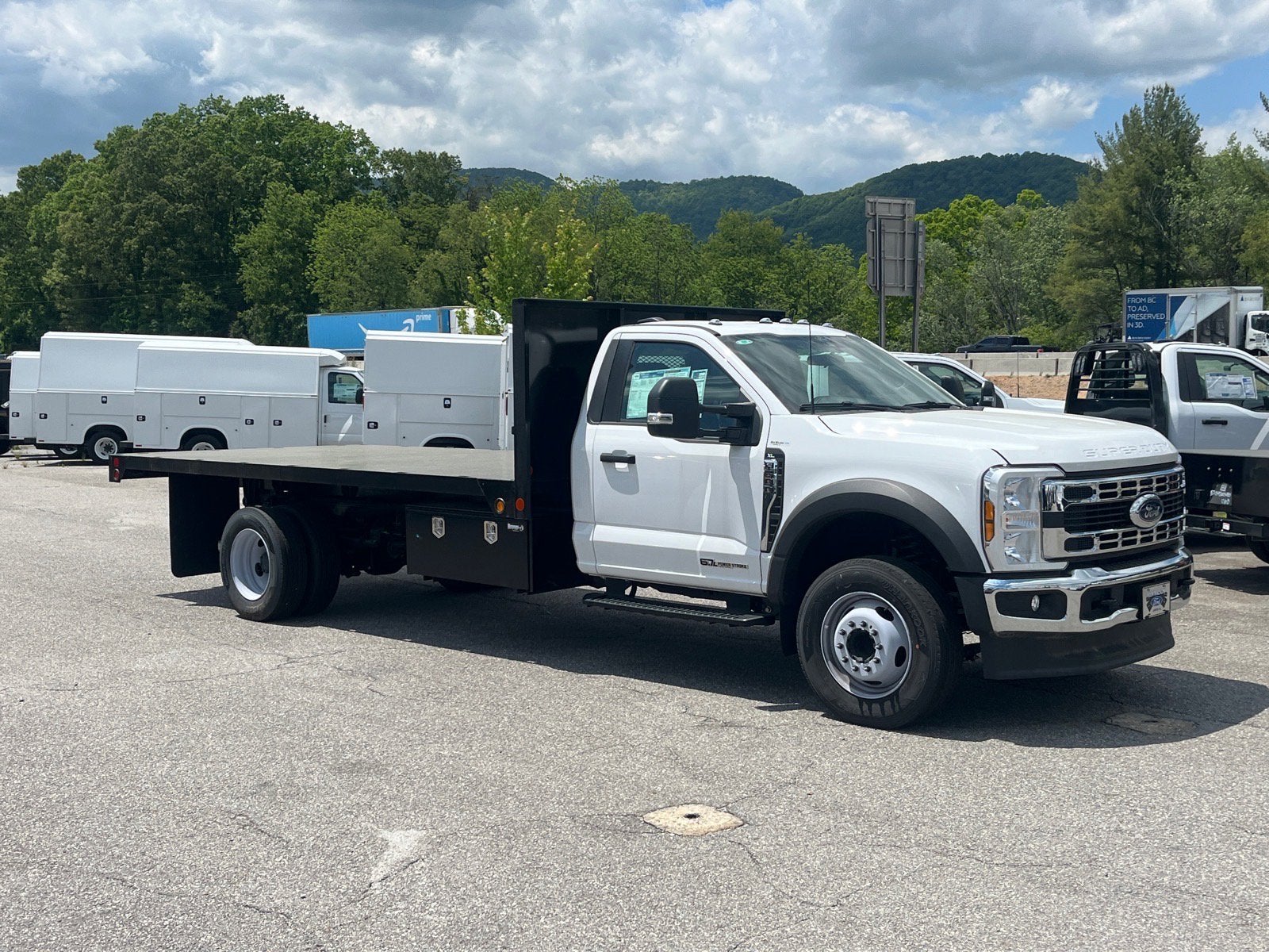 2025 Ford Super Duty F-600 DRW XL