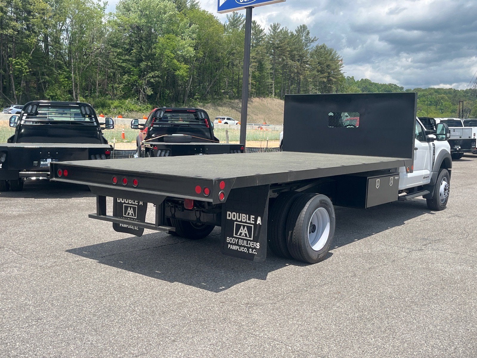 2025 Ford Super Duty F-600 DRW XL