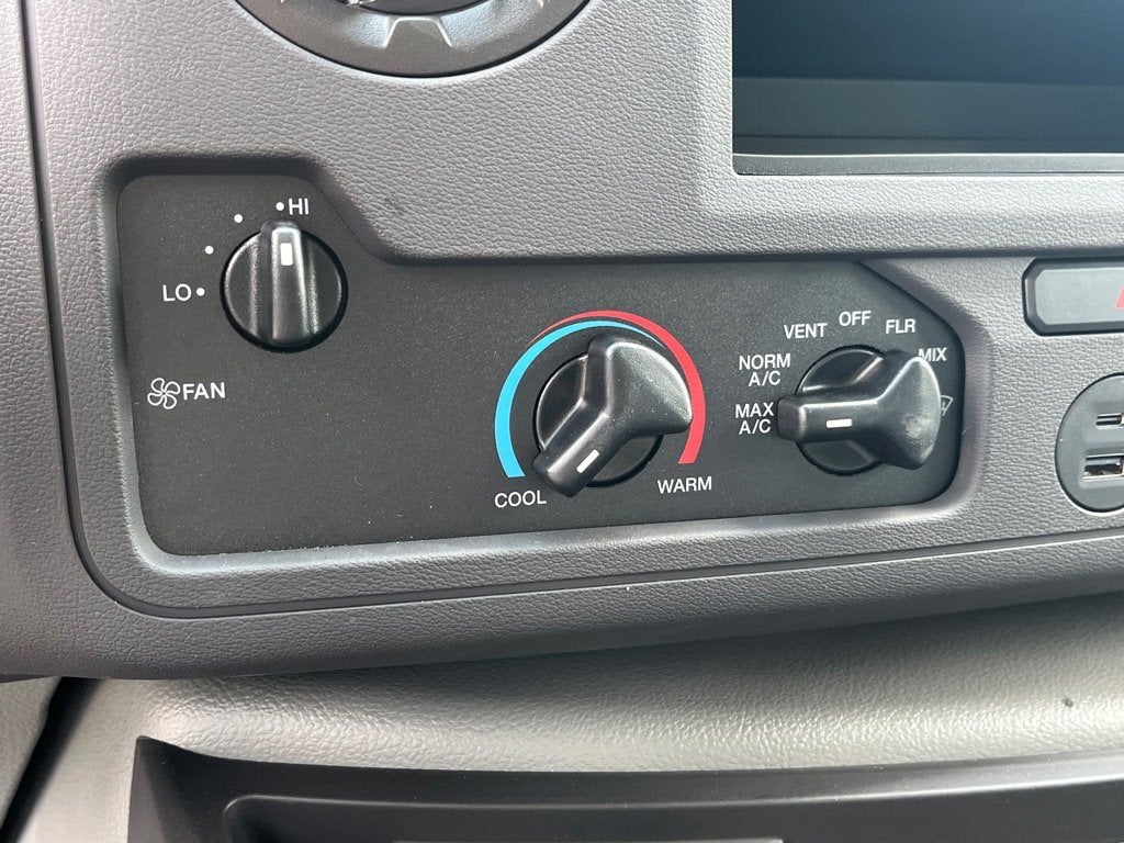 2025 Ford E-Series Cutaway E-350 SRW