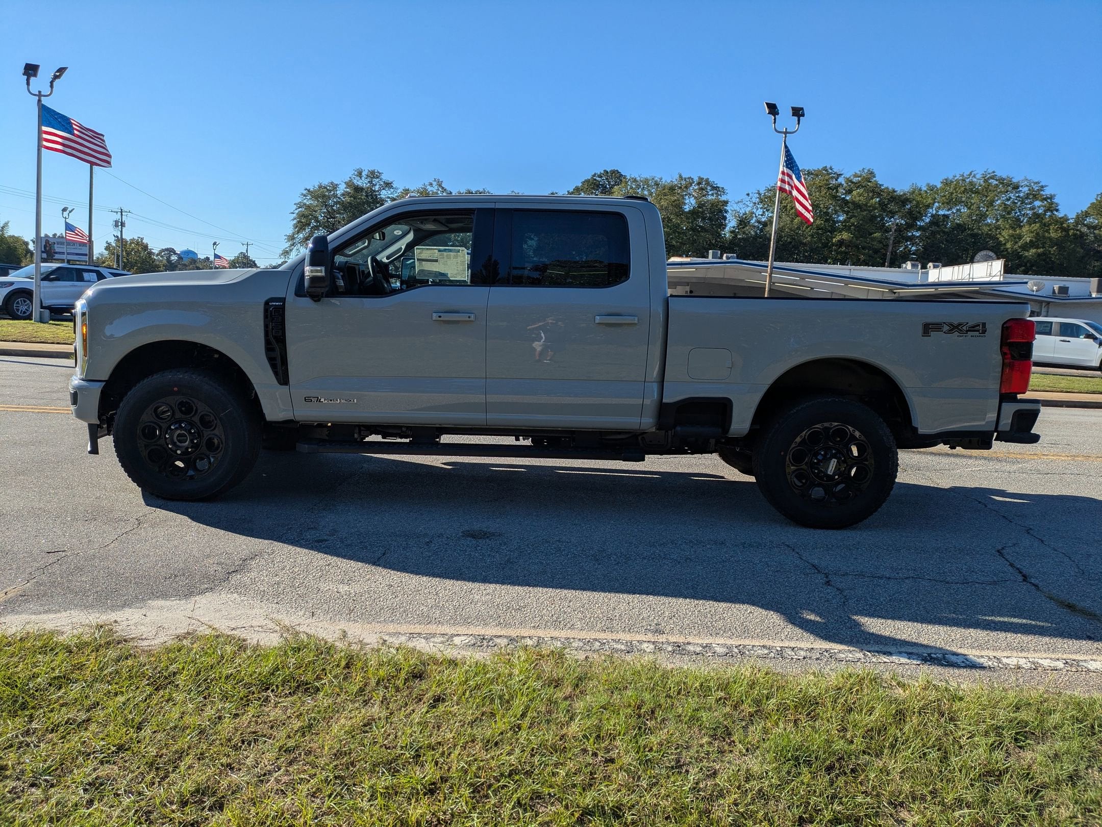 2025 Ford Super Duty F-350 SRW F-350® Lariat®