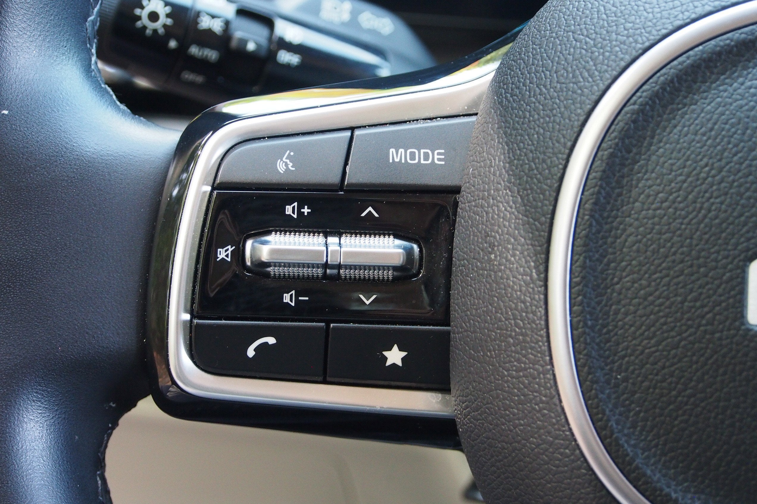 2023 Kia Carnival SX