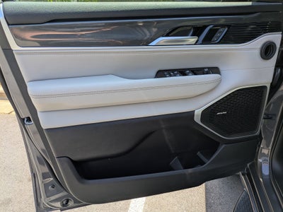 2023 Jeep Wagoneer Base