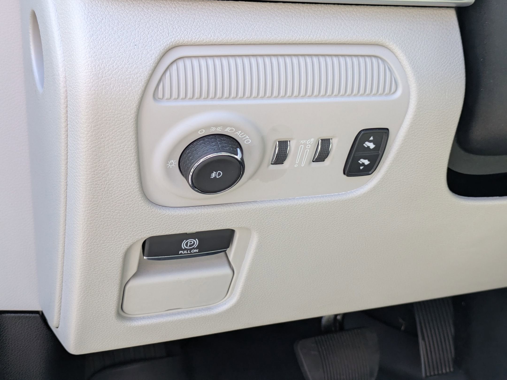 2023 Jeep Wagoneer Base