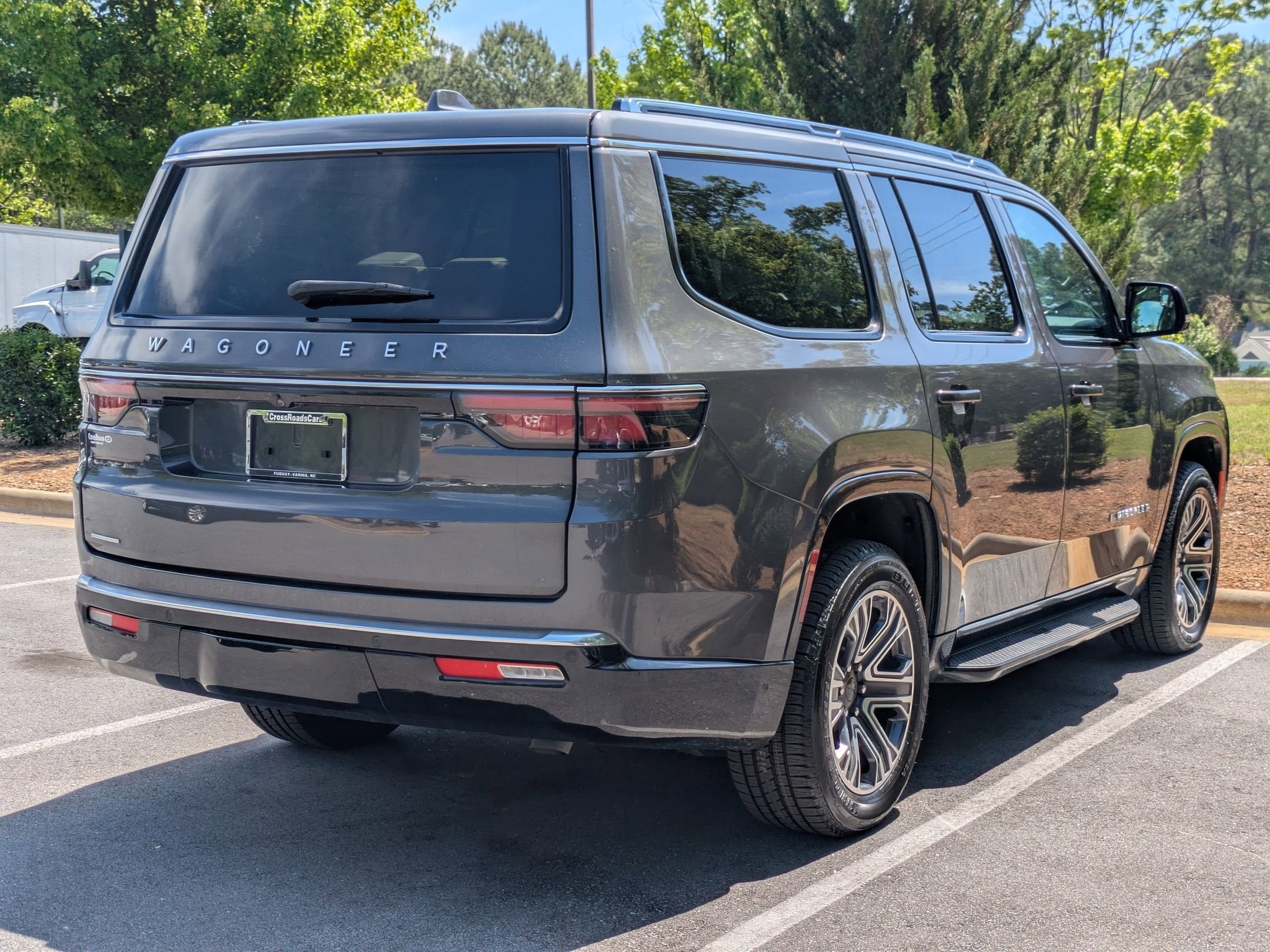 2023 Jeep Wagoneer Base