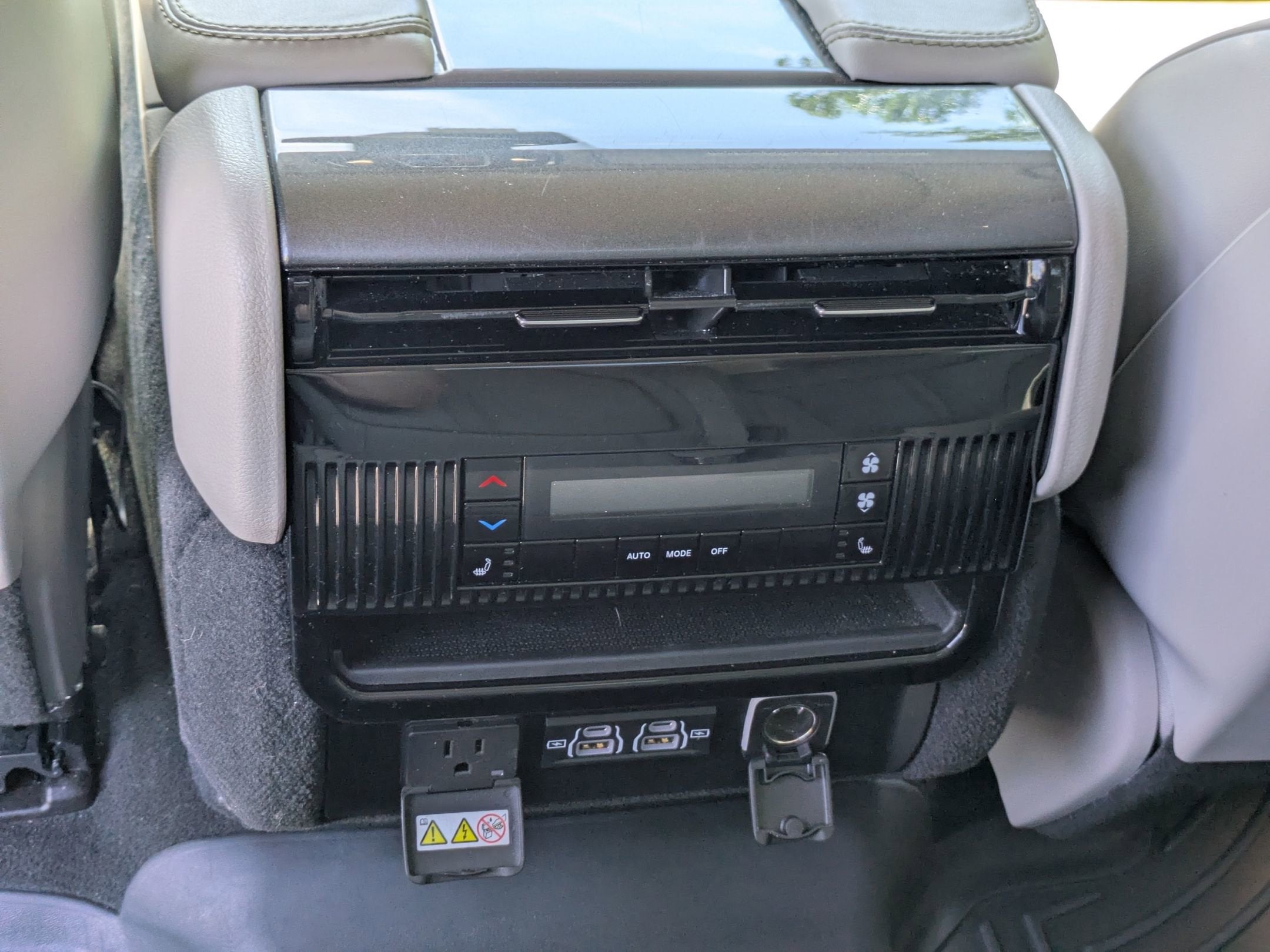 2023 Jeep Wagoneer Base