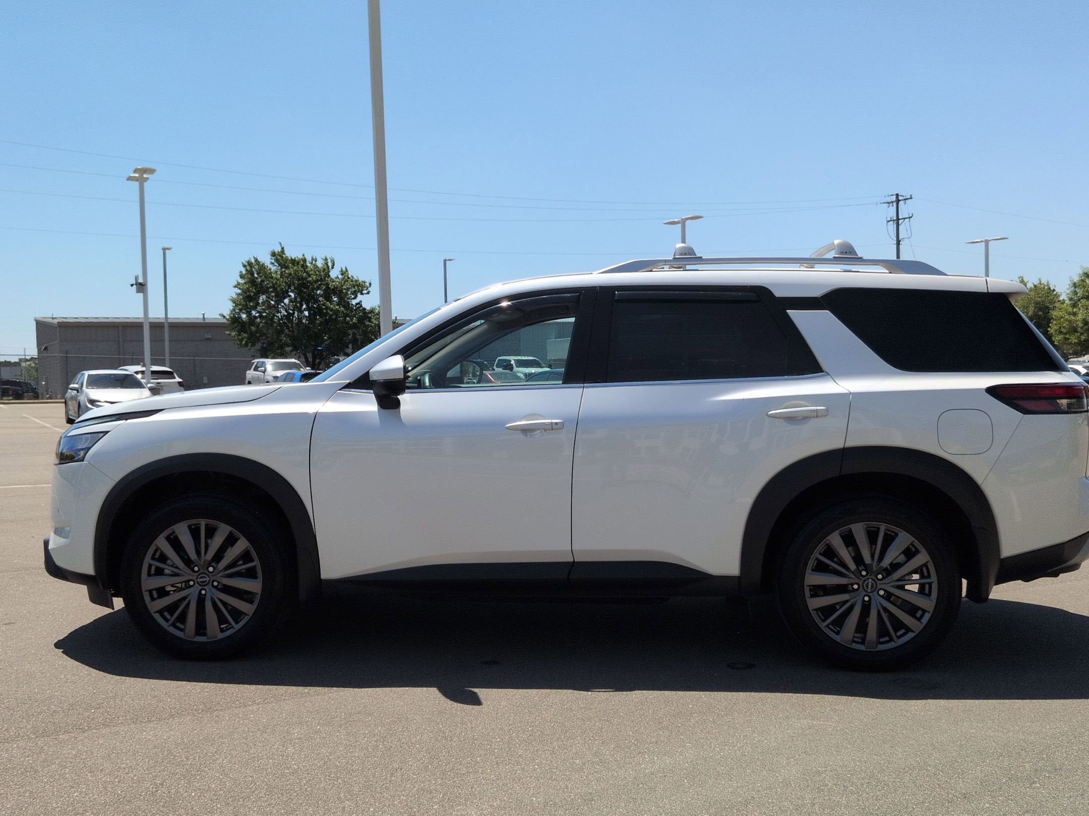 2025 Nissan Pathfinder SL