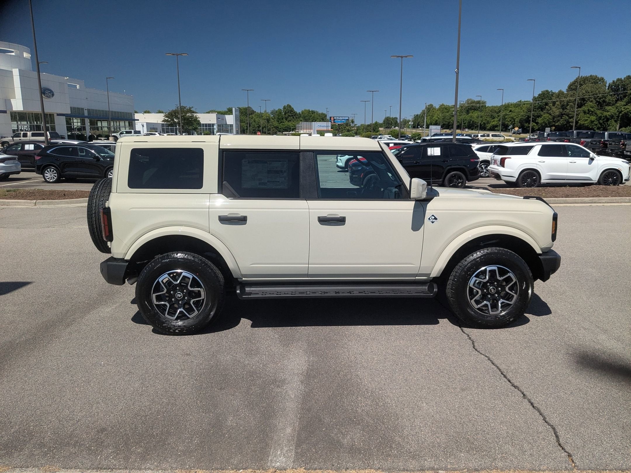 2026 Ford Bronco Outer Banks