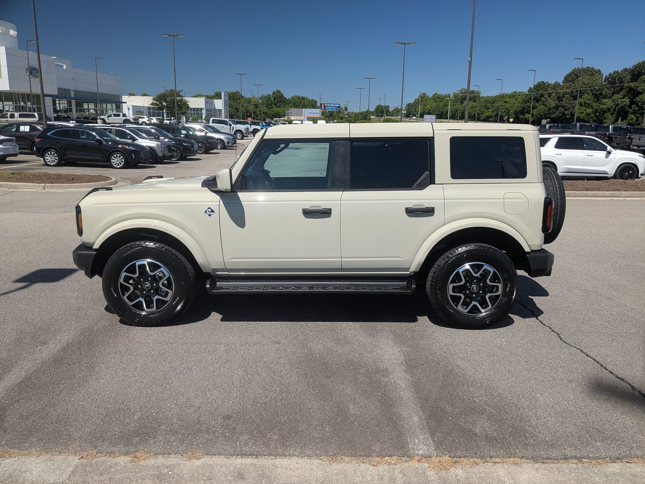 2026 Ford Bronco Outer Banks