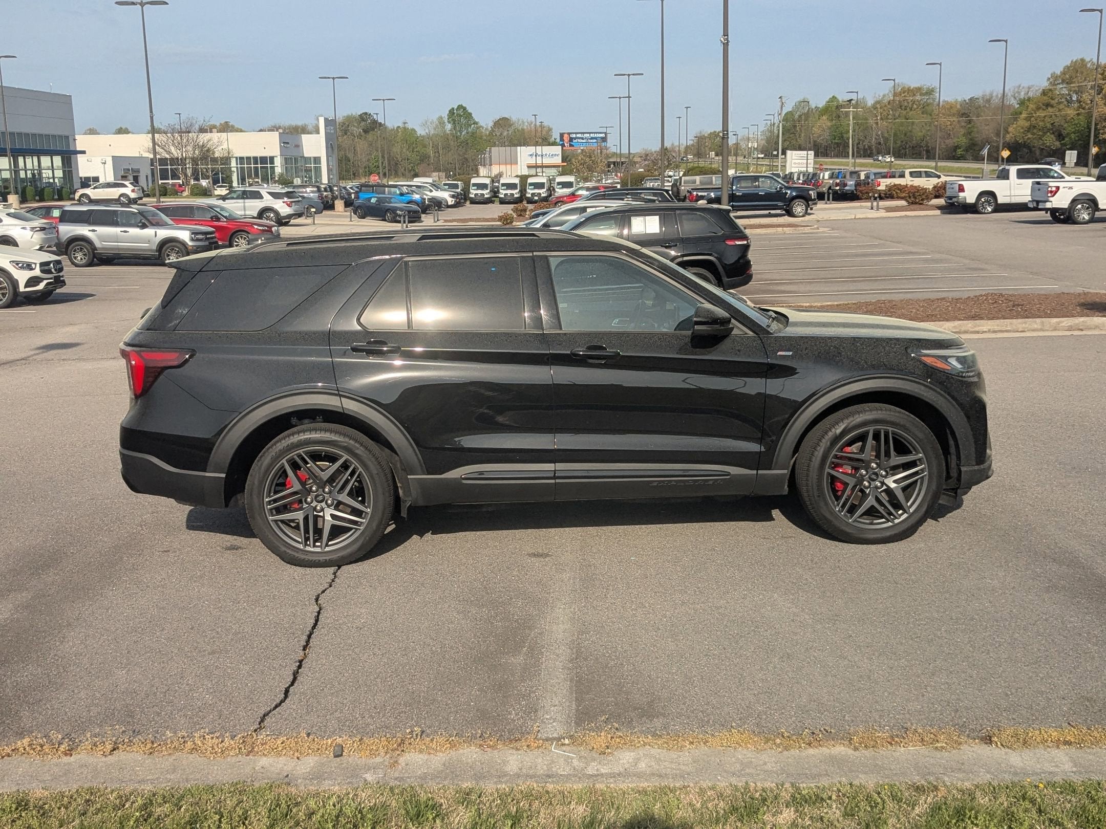 2025 Ford Explorer ST-Line