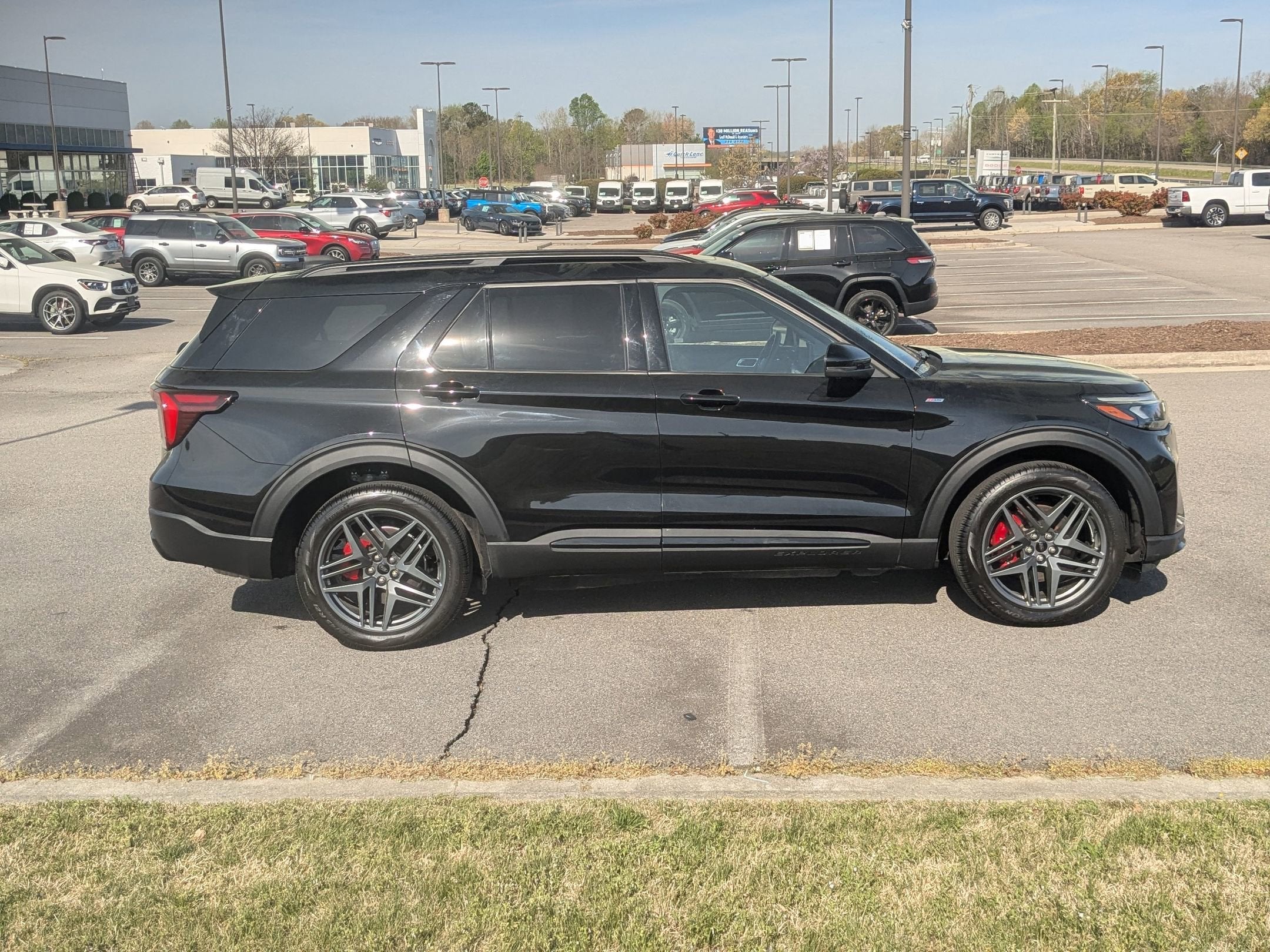 2025 Ford Explorer ST-Line
