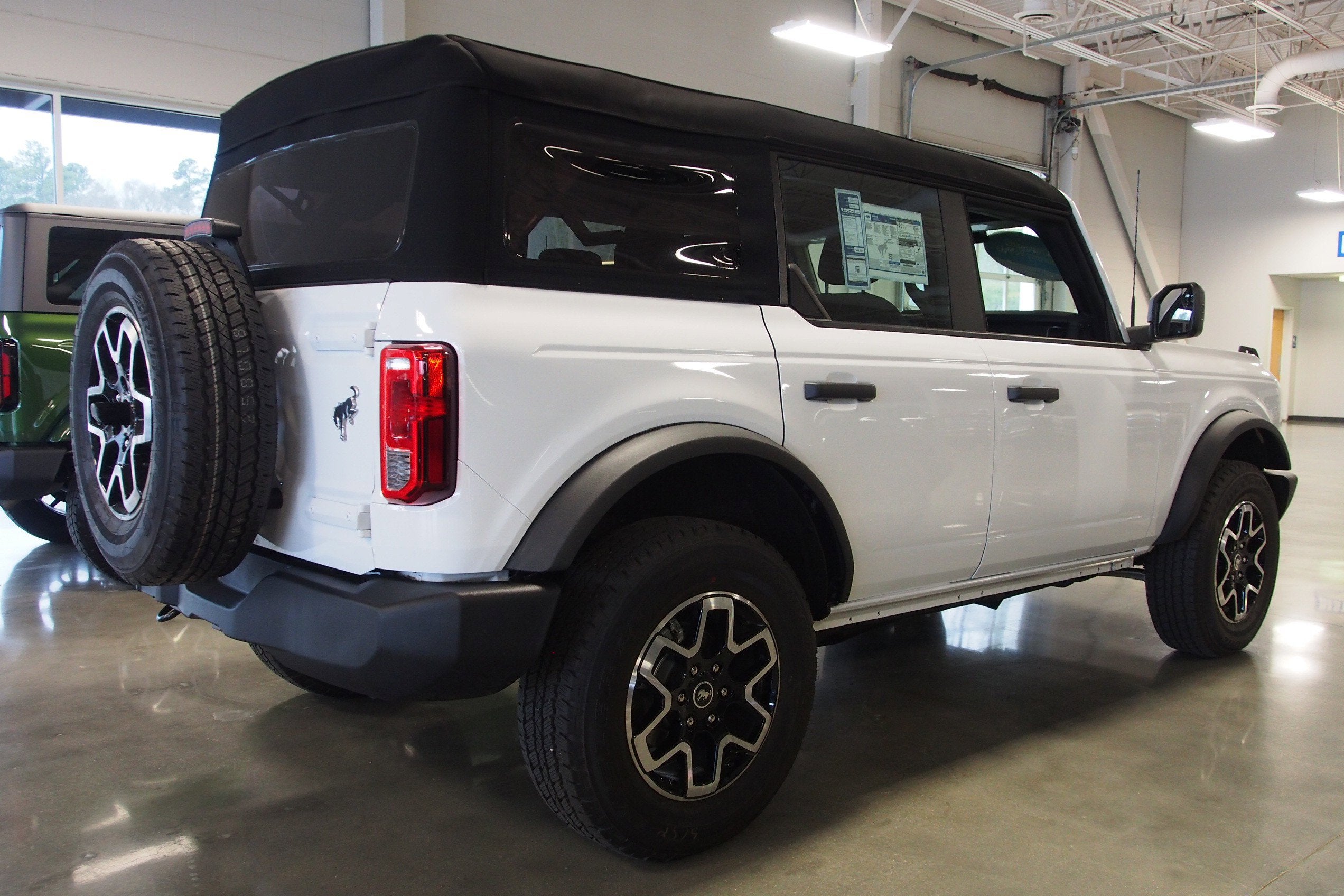 2025 Ford Bronco Base - Crossroads Courtesy Demo