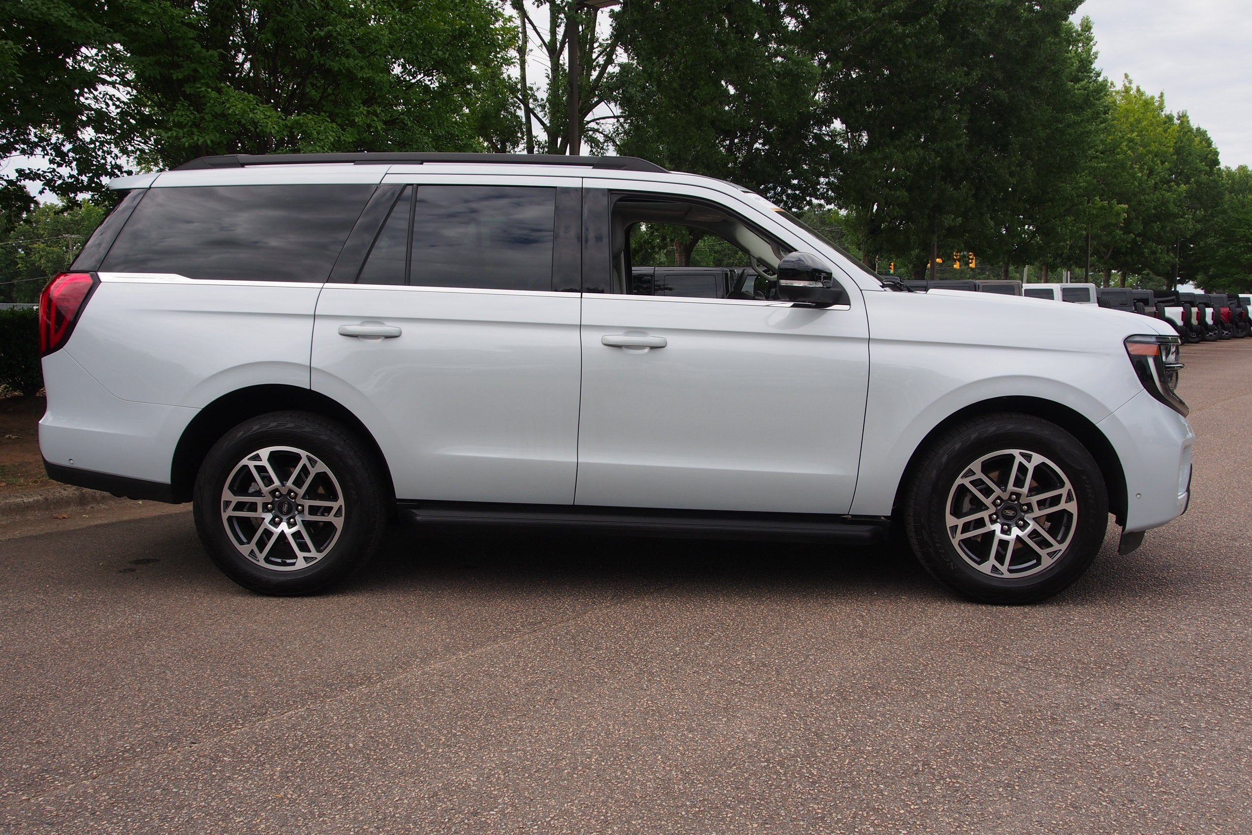 2025 Ford Expedition Active
