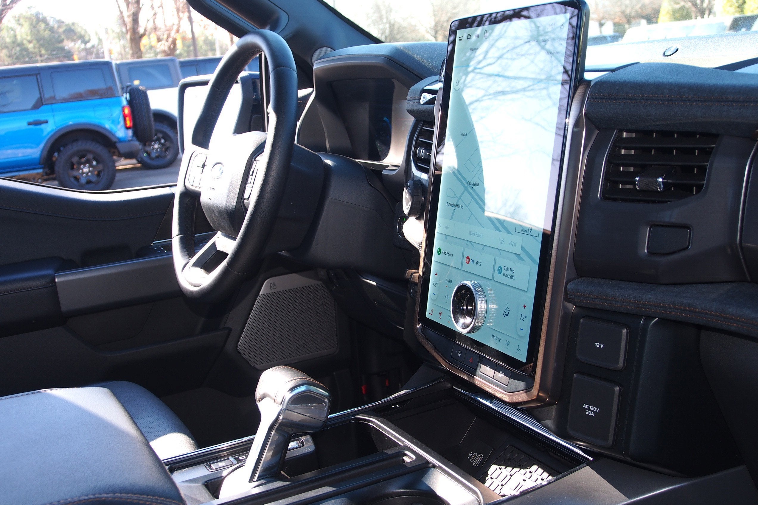 2025 Ford F-150 Lightning LARIAT