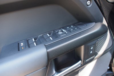 2024 Land Rover Defender V8