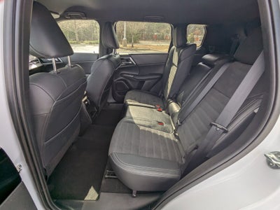 2023 Mitsubishi Outlander SE