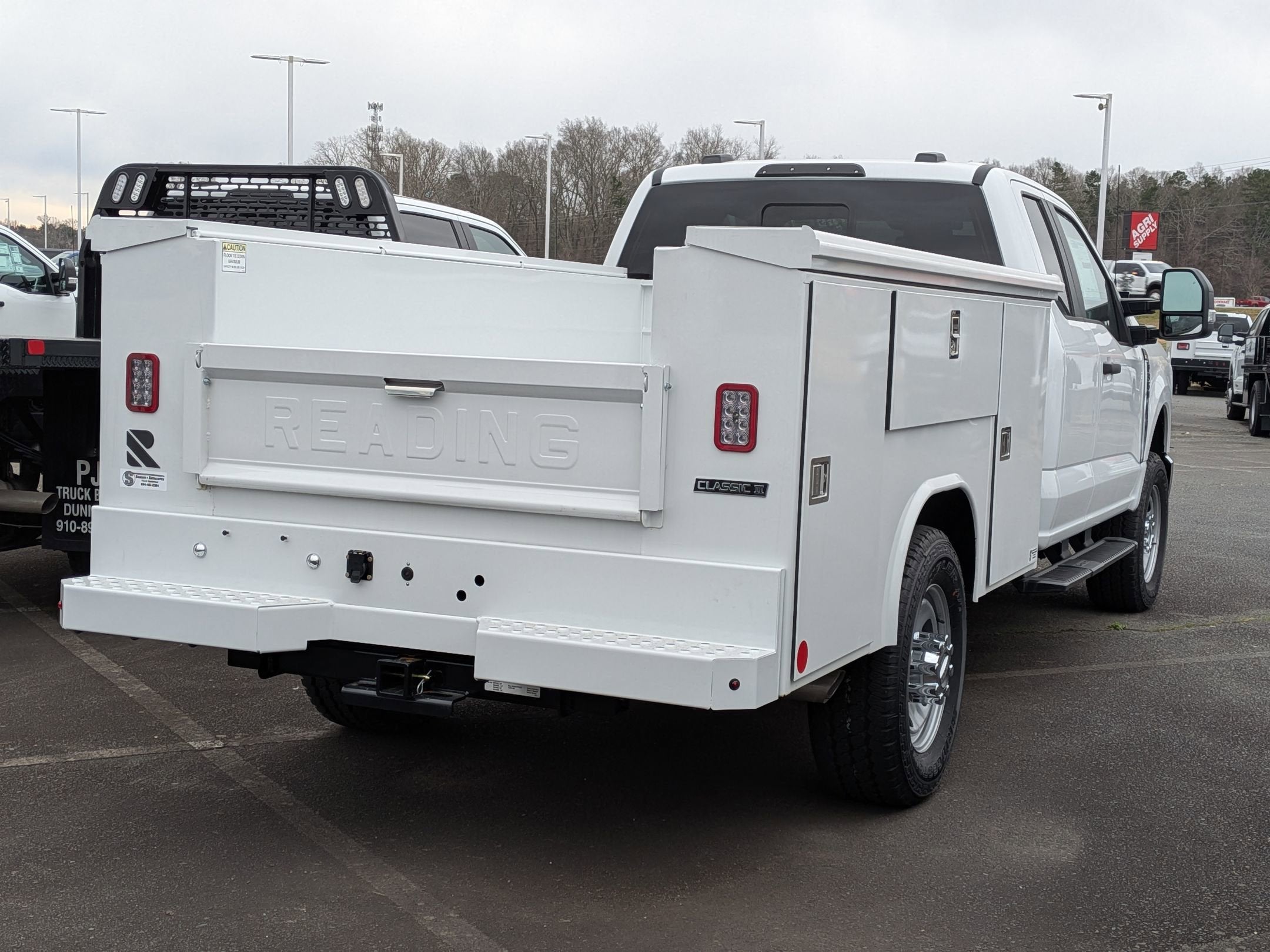 2025 Ford Super Duty F-350 SRW XL