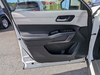 2024 Nissan Pathfinder SL