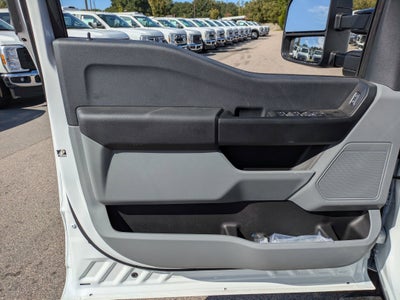 2025 Ford Super Duty F-550 DRW XL