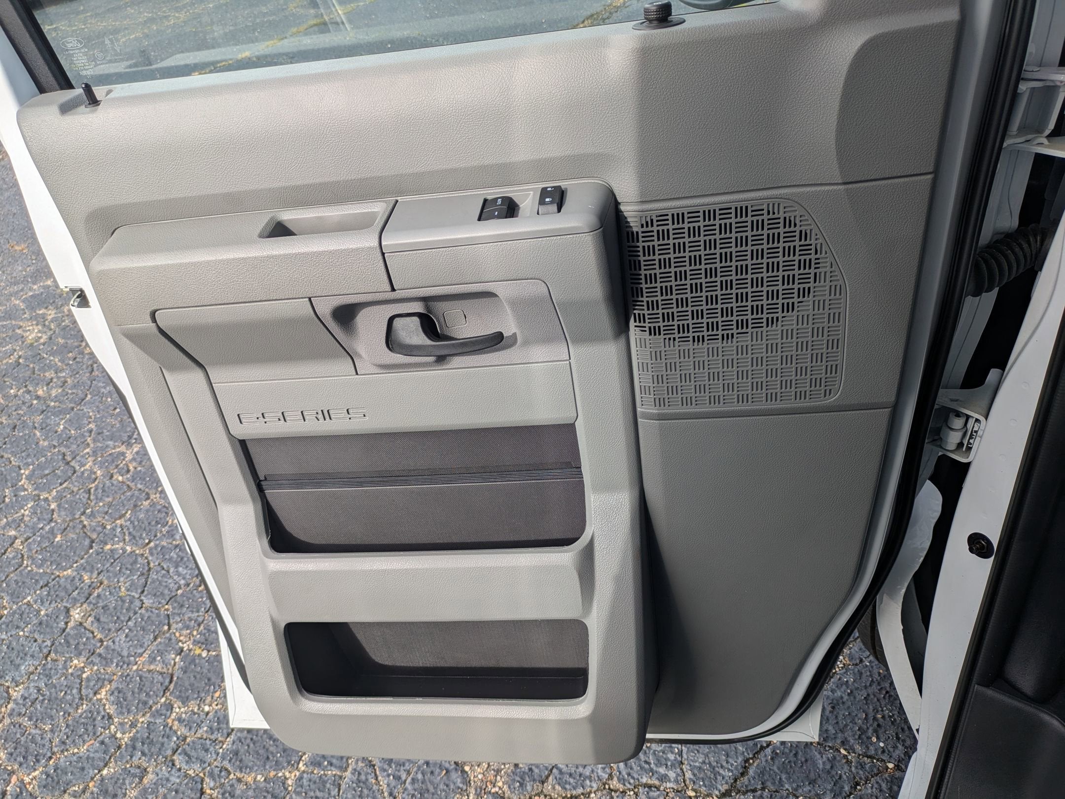 2025 Ford E-Series Cutaway E-350 SRW 138" WB