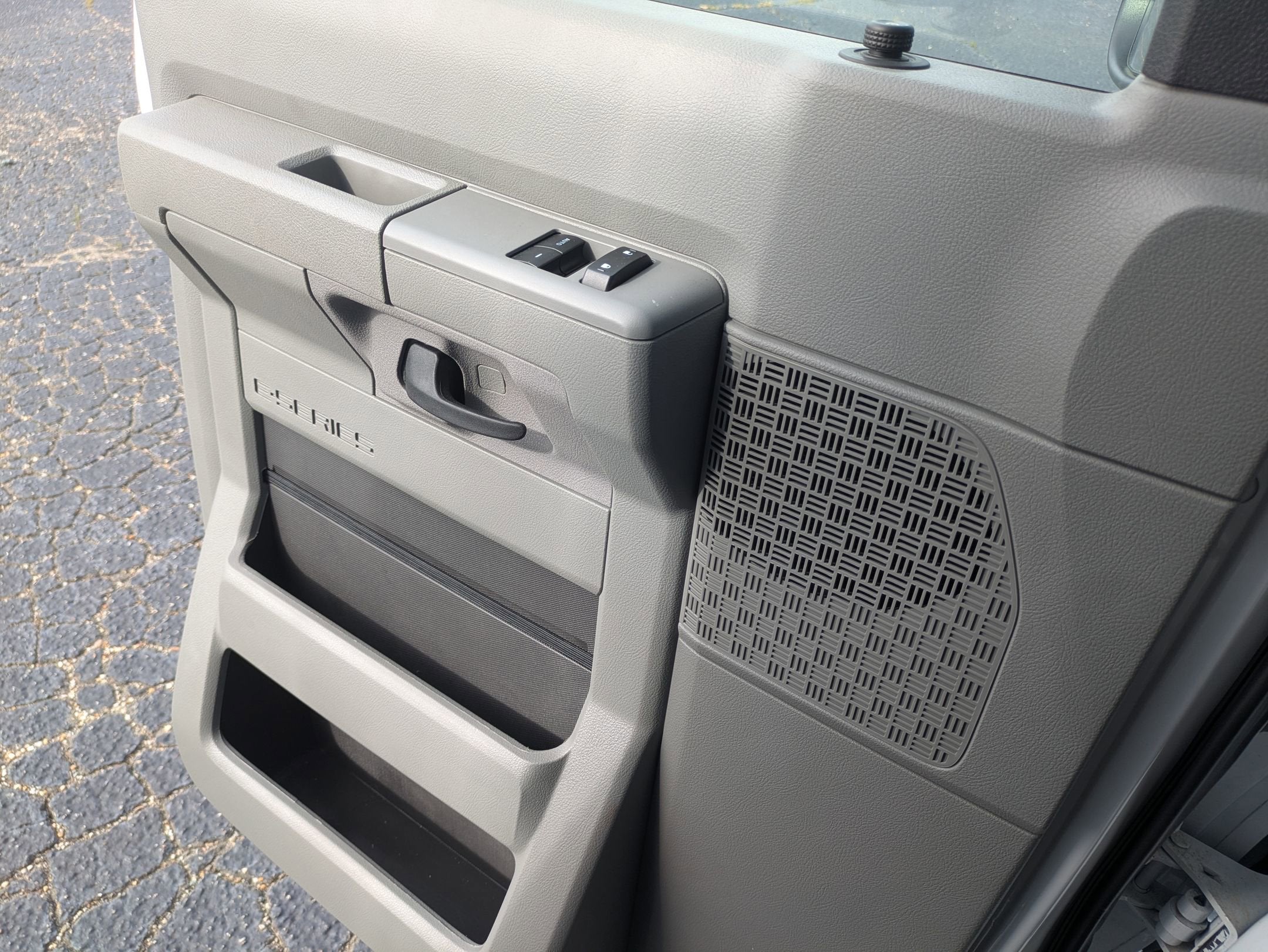 2025 Ford E-Series Cutaway E-350 SRW 138" WB