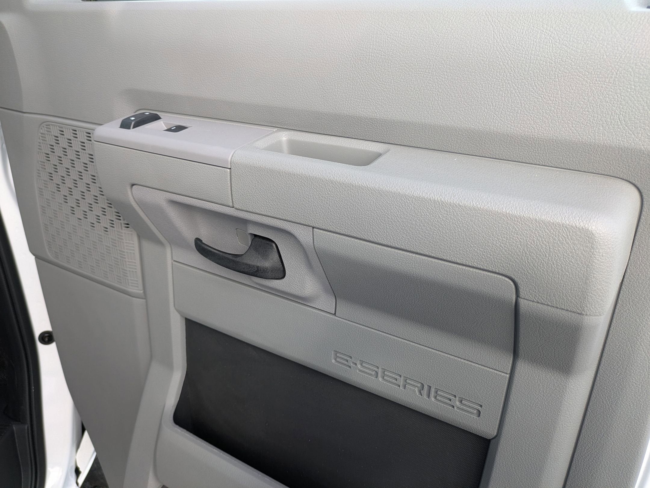 2025 Ford E-Series Cutaway E-350 SRW 138" WB