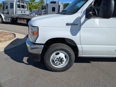 2027 Ford E-Series Cutaway Base