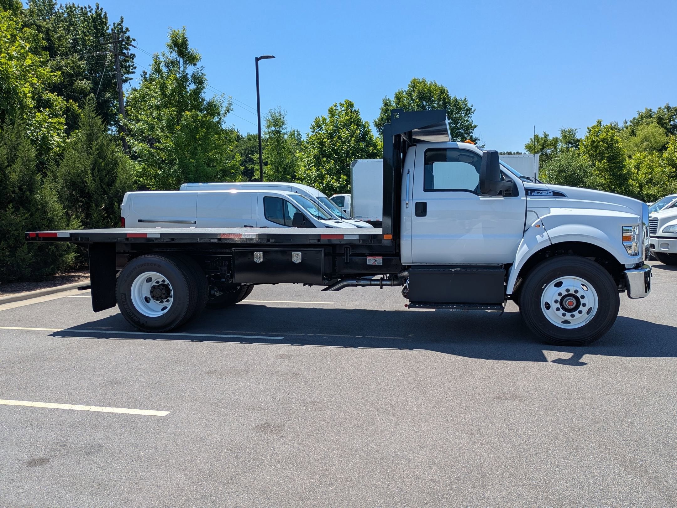 2027 Ford F-750SD Base