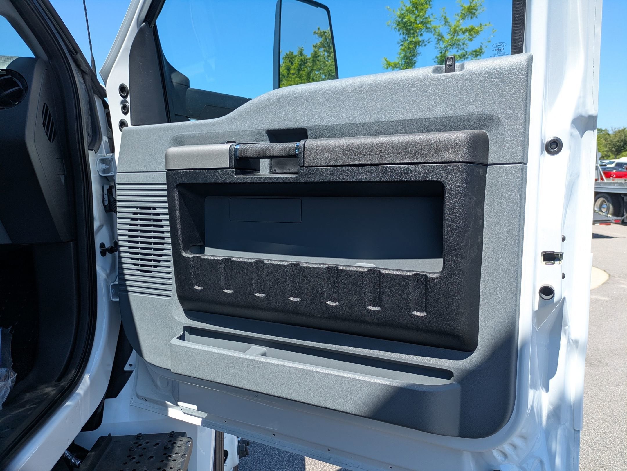 2027 Ford F-750SD Base