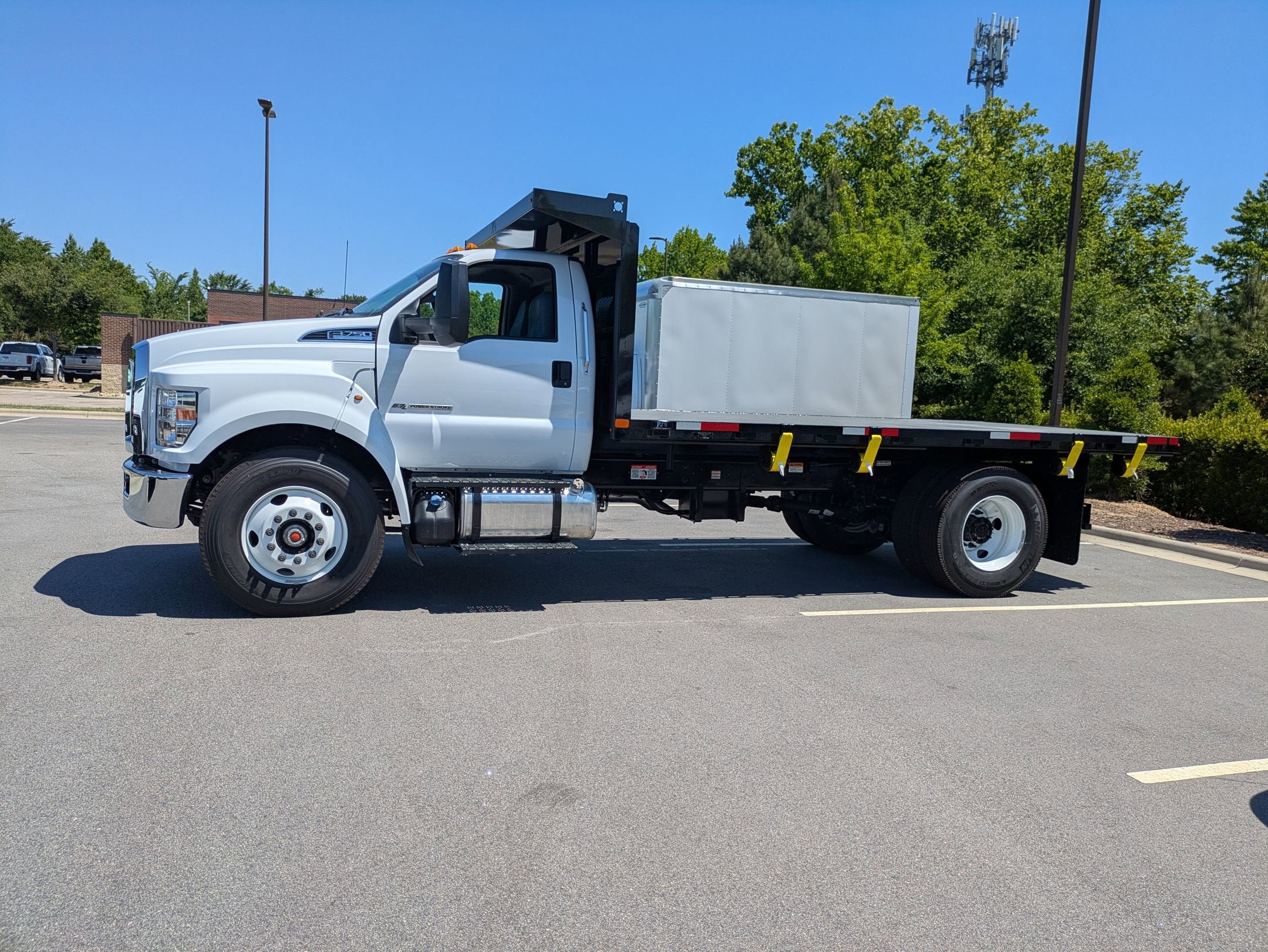 2027 Ford F-750SD Base
