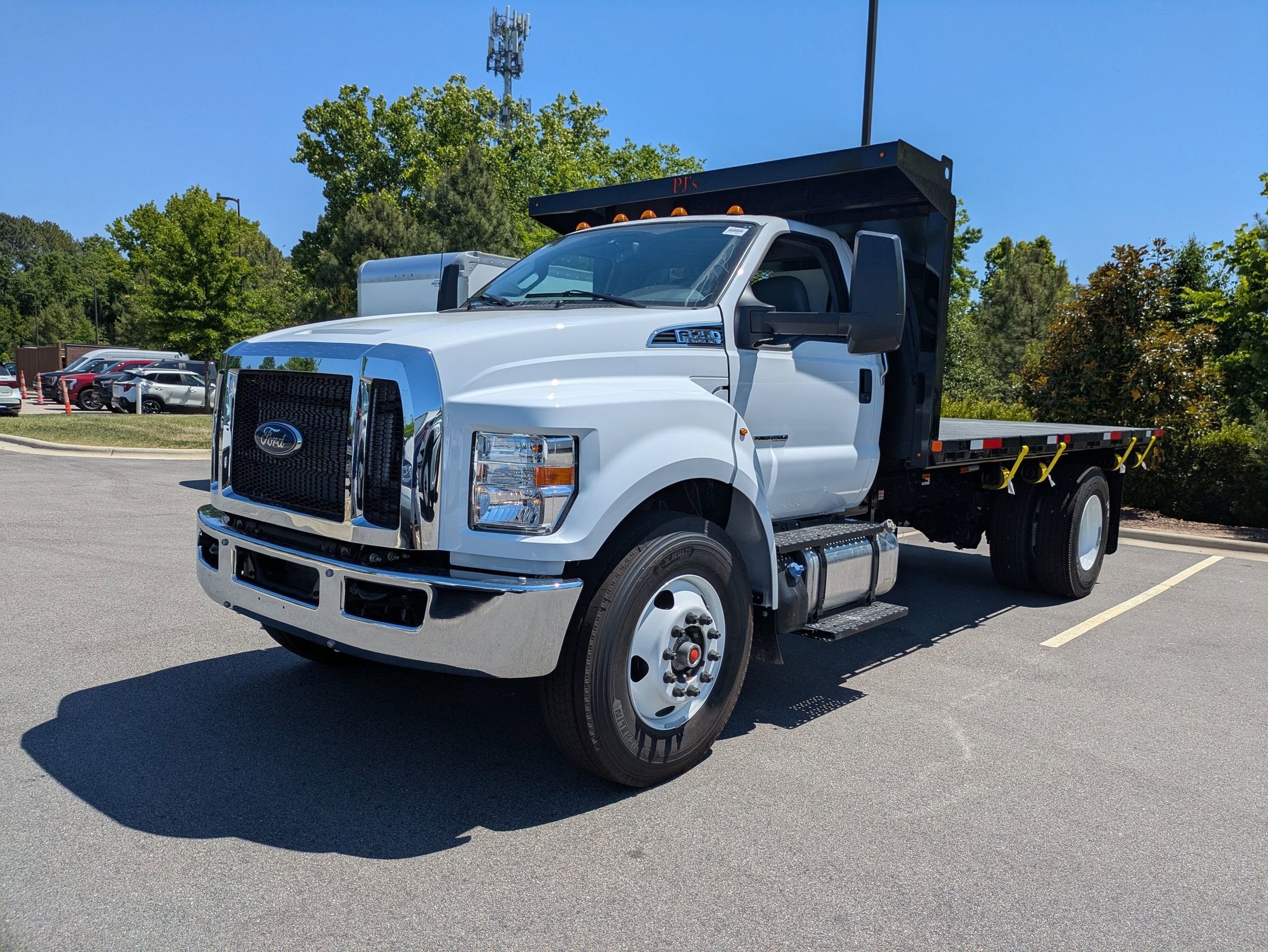 2027 Ford F-750SD Base
