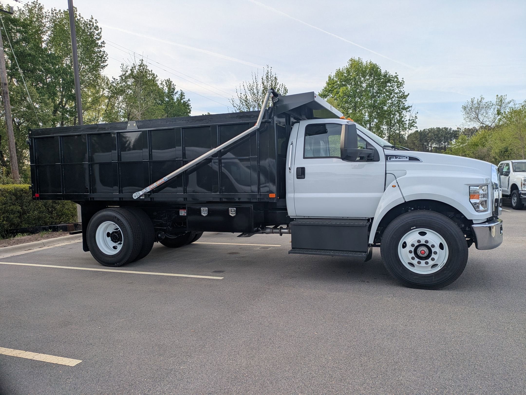 2027 Ford F-750SD Base