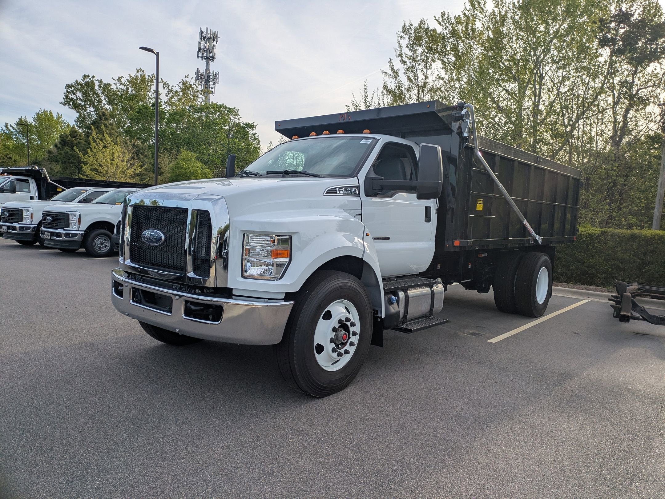 2027 Ford F-750SD Base