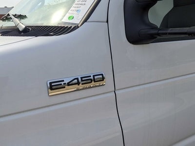 2024 Ford E-Series Cutaway Base