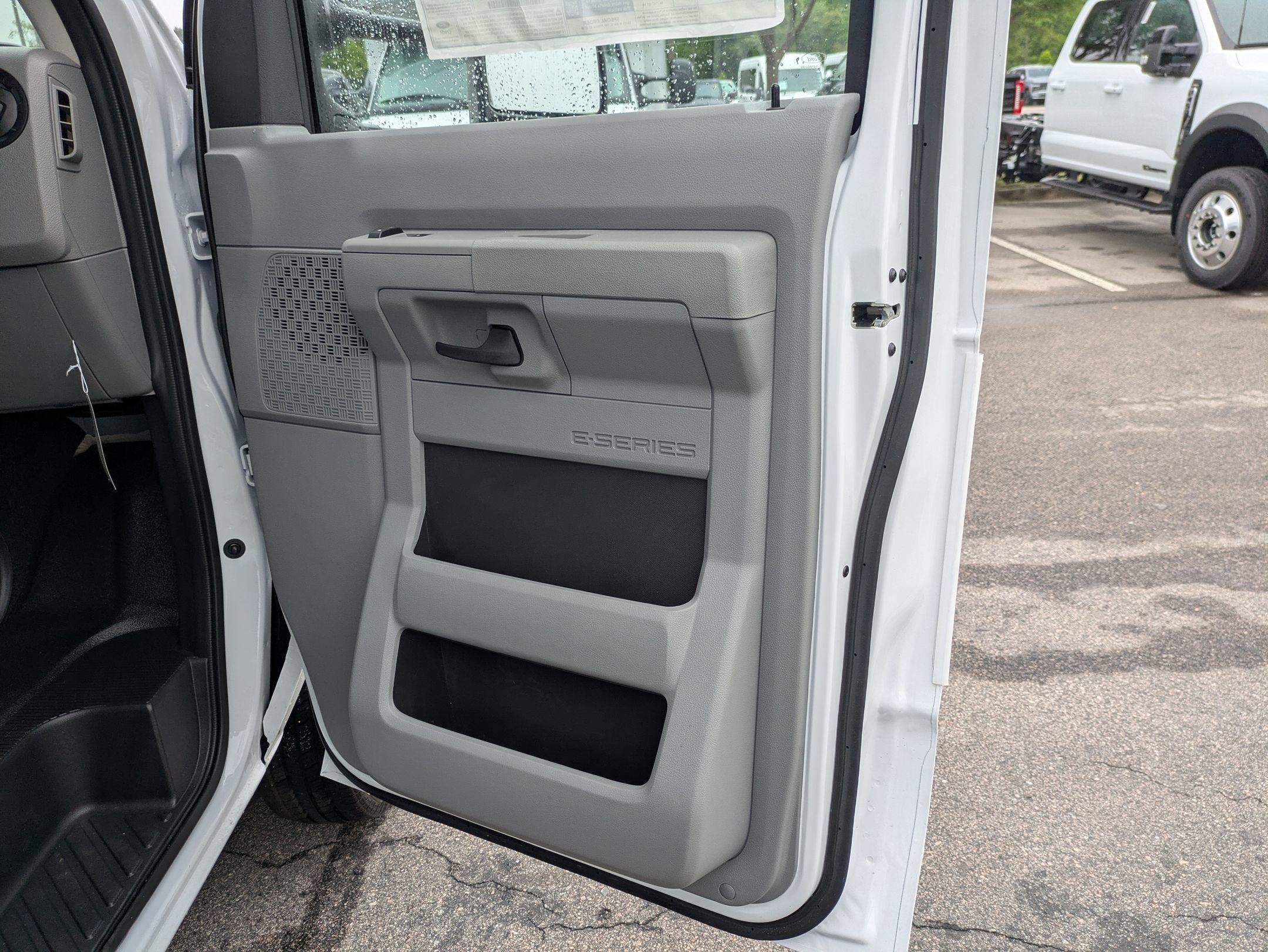 2027 Ford E-Series Cutaway Base