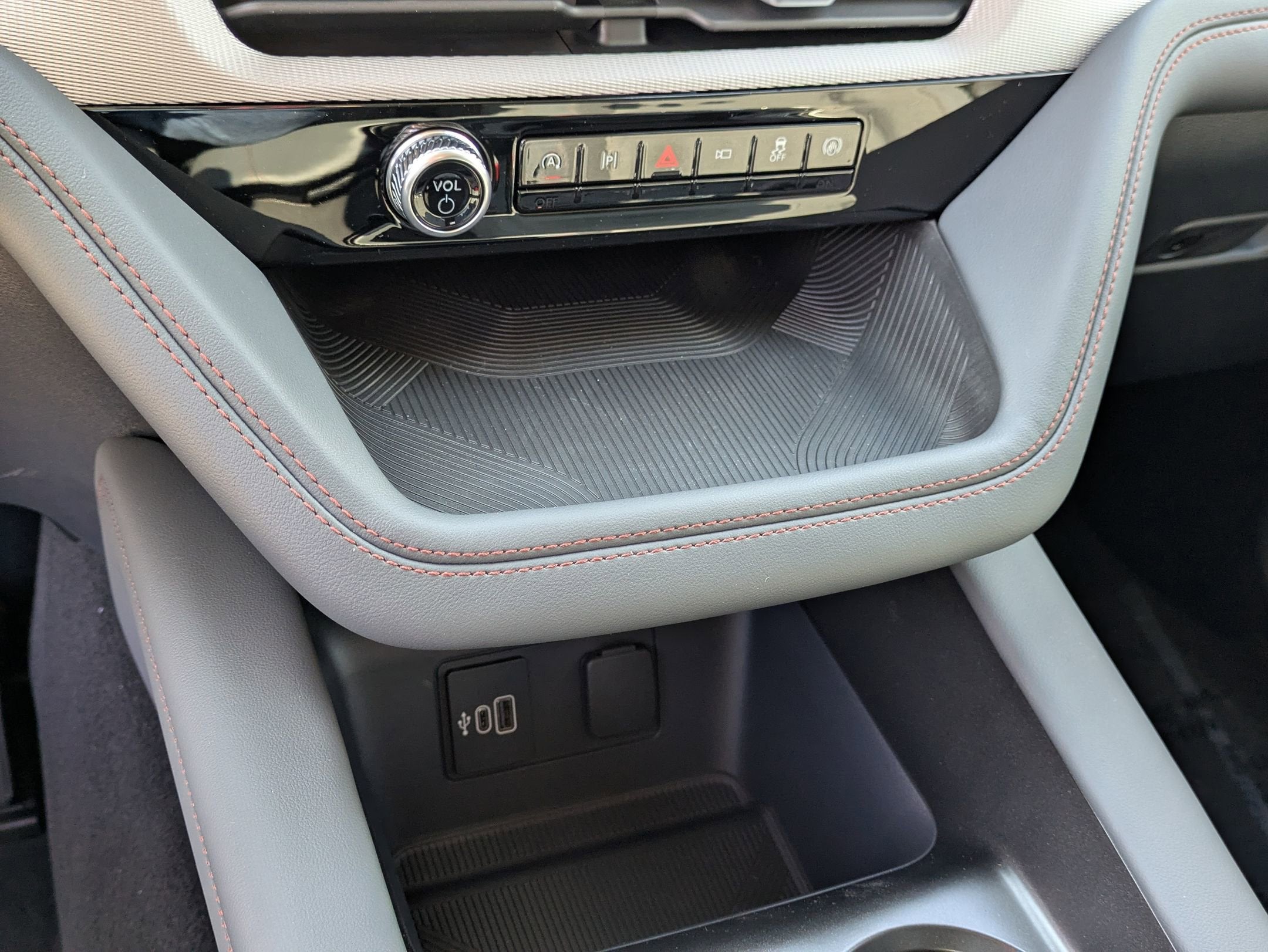 2026 Ford Explorer Active w/100A Pkg