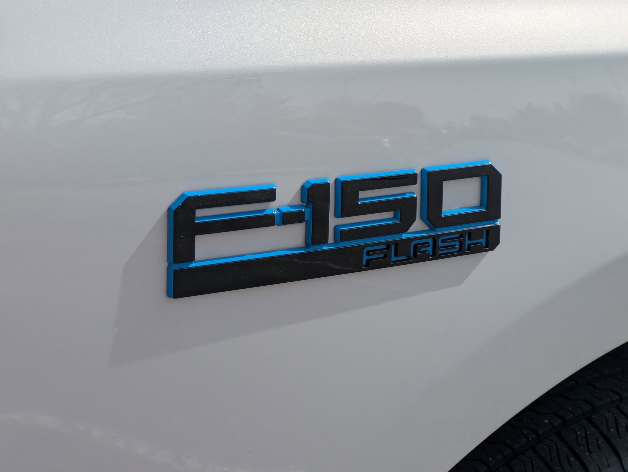 2025 Ford F-150 Lightning Flash