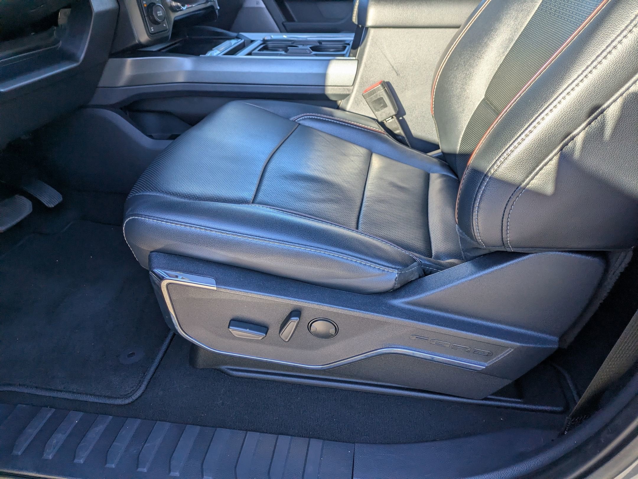 2023 Ford Super Duty F-350 SRW LARIAT