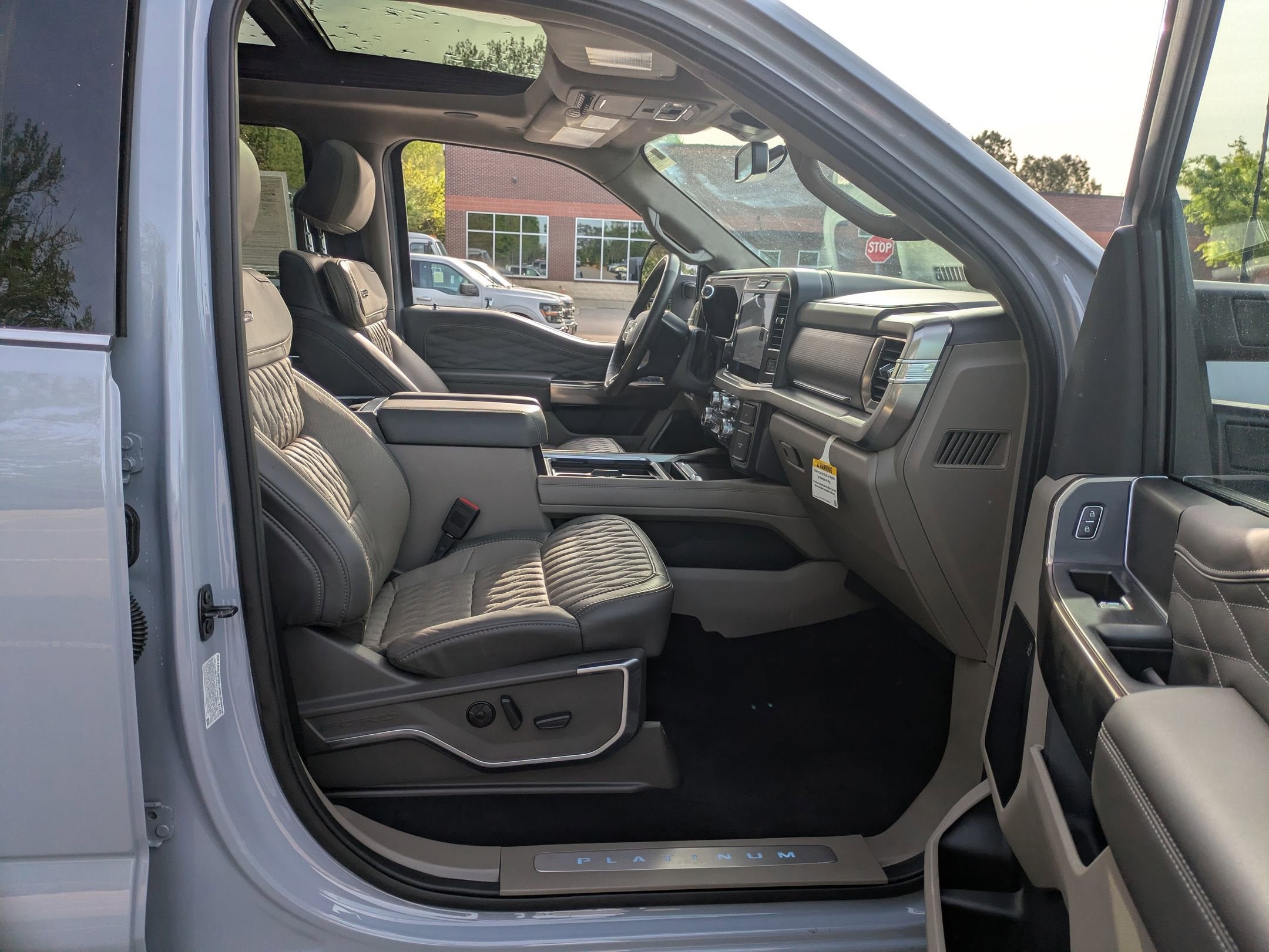 2025 Ford Super Duty F-450 DRW Platinum