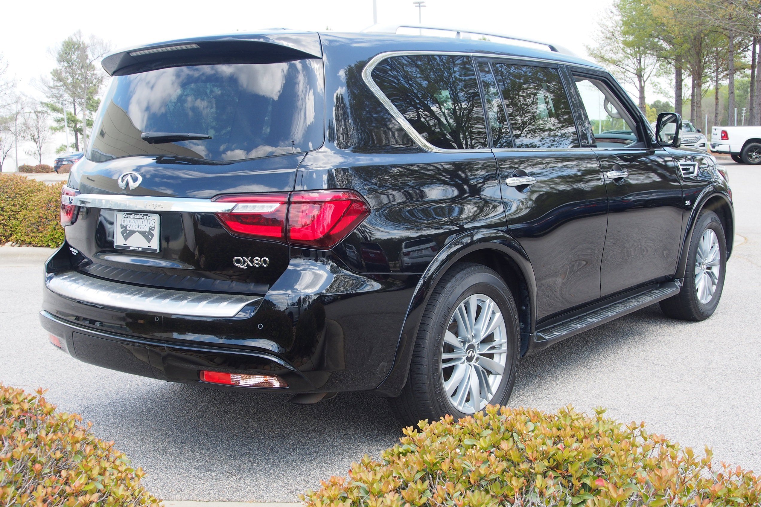 2019 INFINITI QX80 LUXE