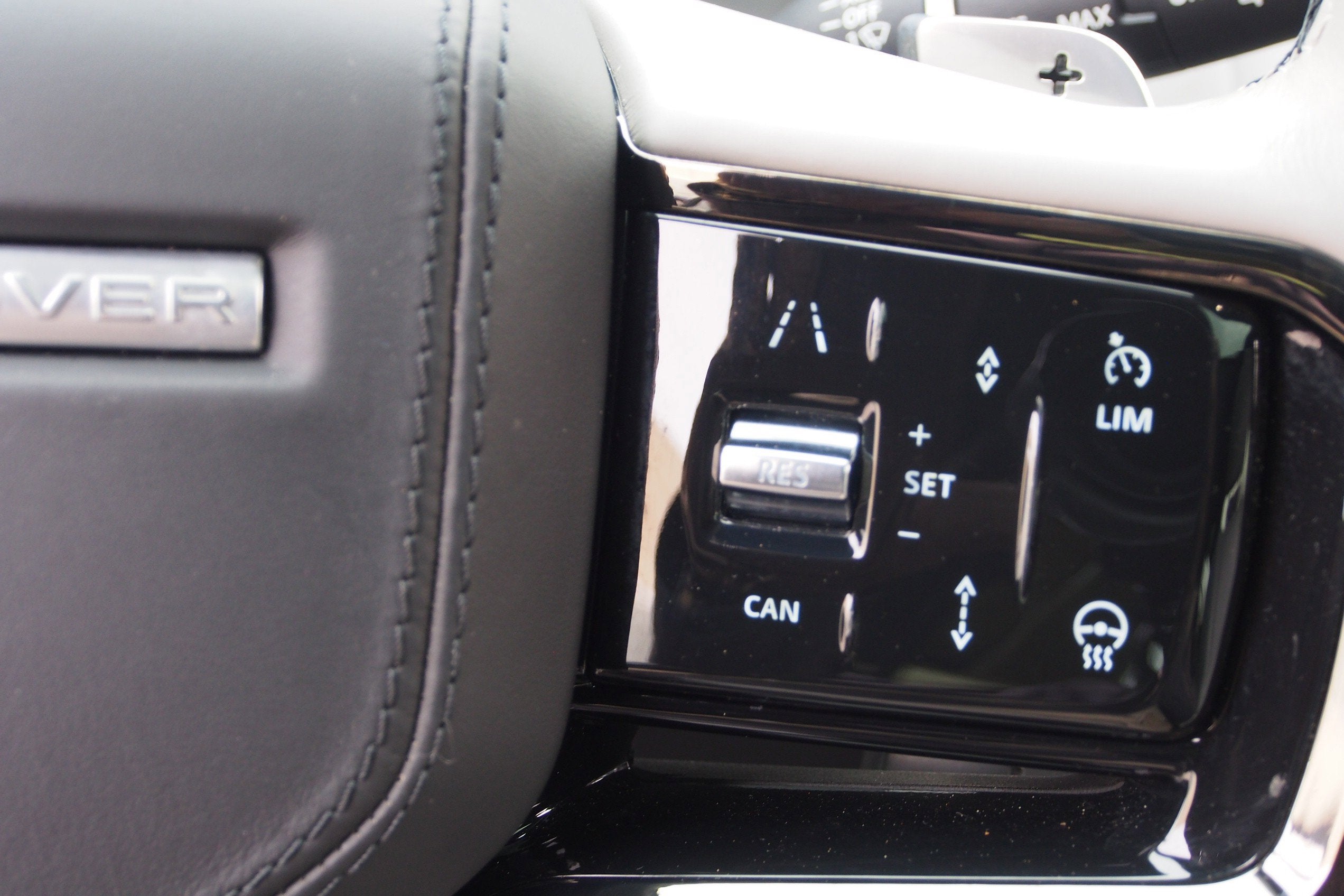 2024 Land Rover Range Rover Velar Dynamic SE