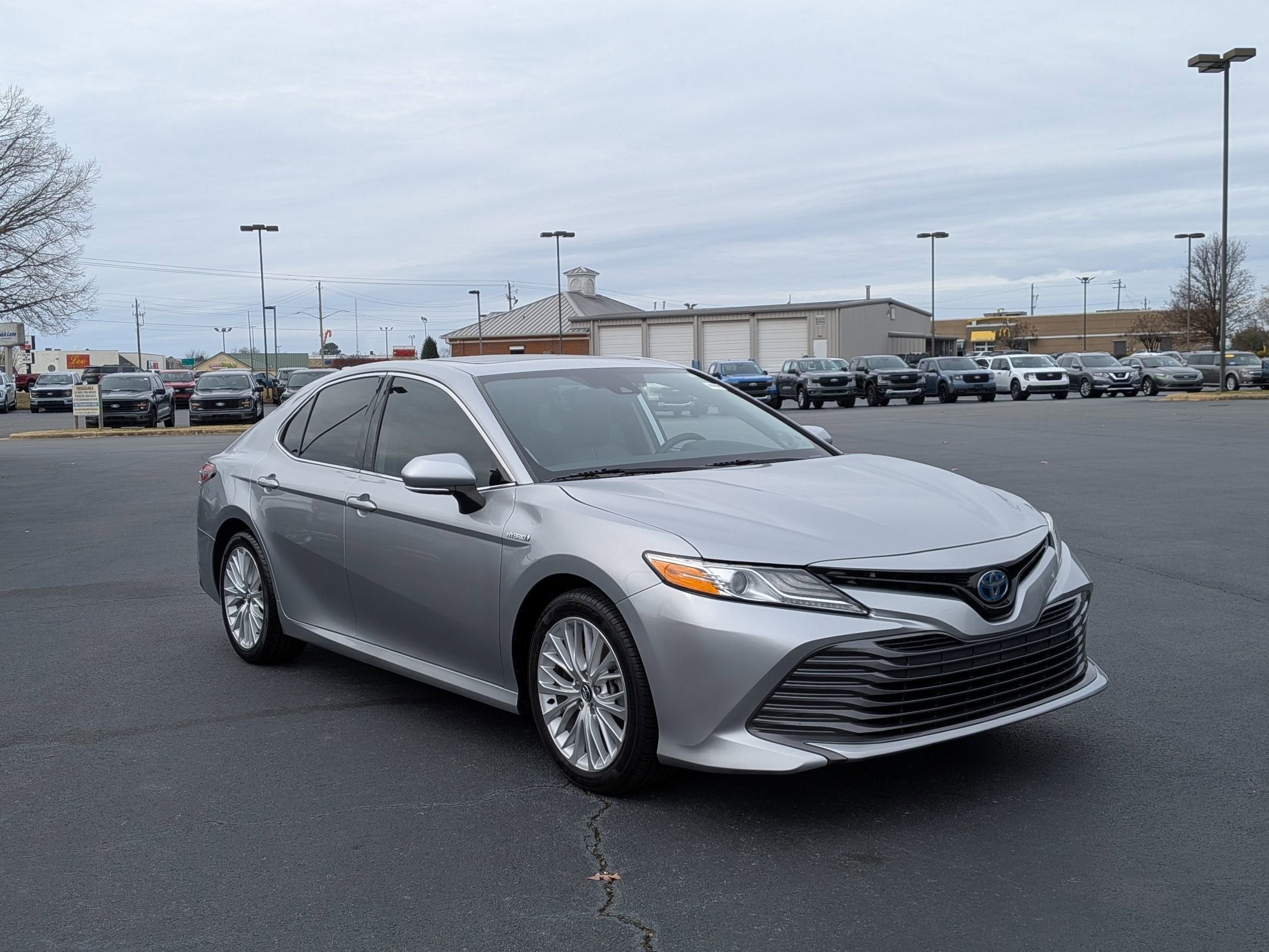 2020 Toyota Camry Hybrid XLE