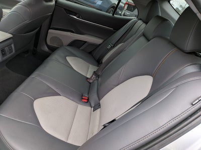 2020 Toyota Camry Hybrid XLE