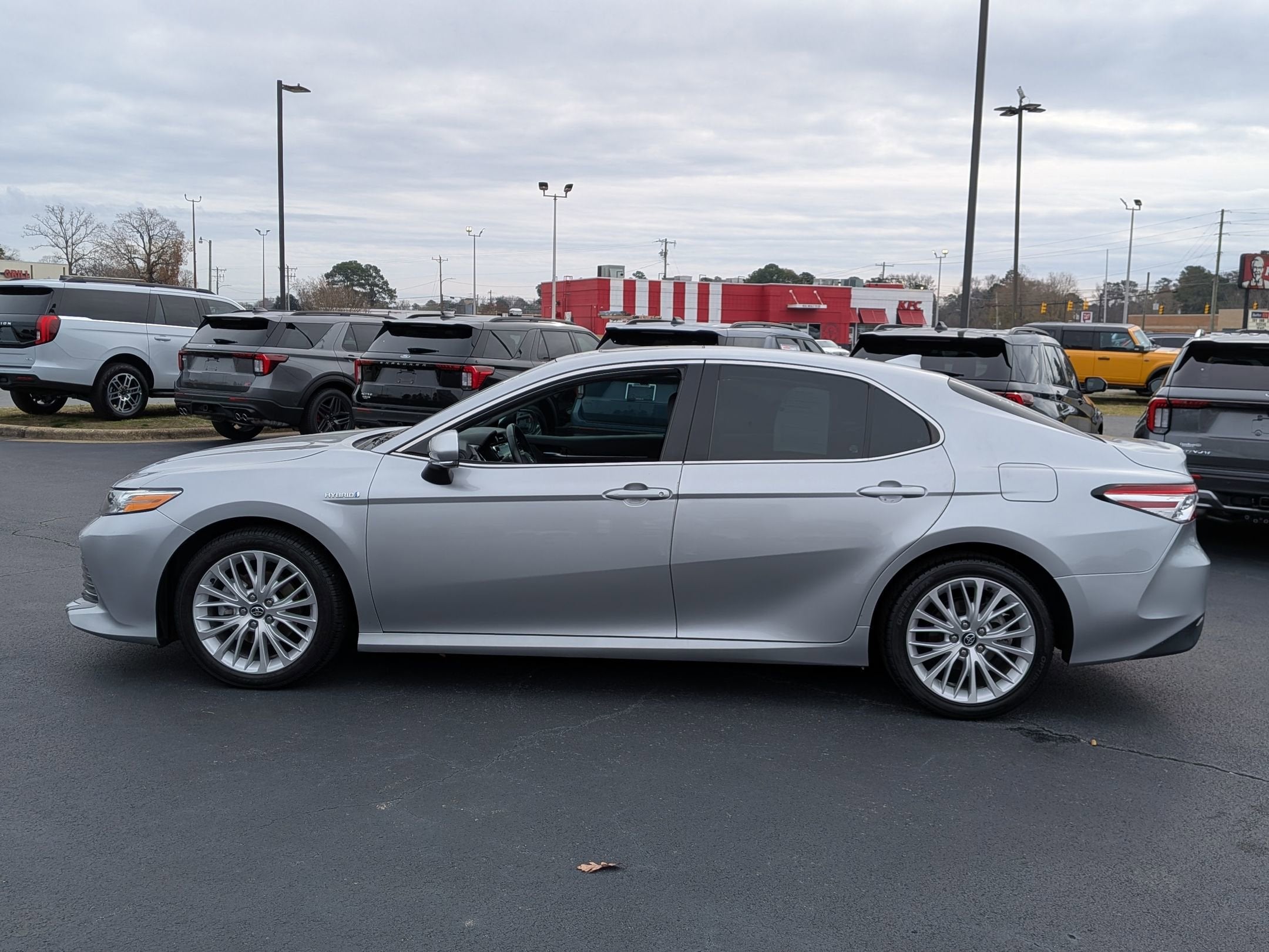 2020 Toyota Camry Hybrid XLE