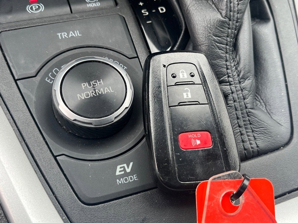 2020 Toyota RAV4 Hybrid XLE